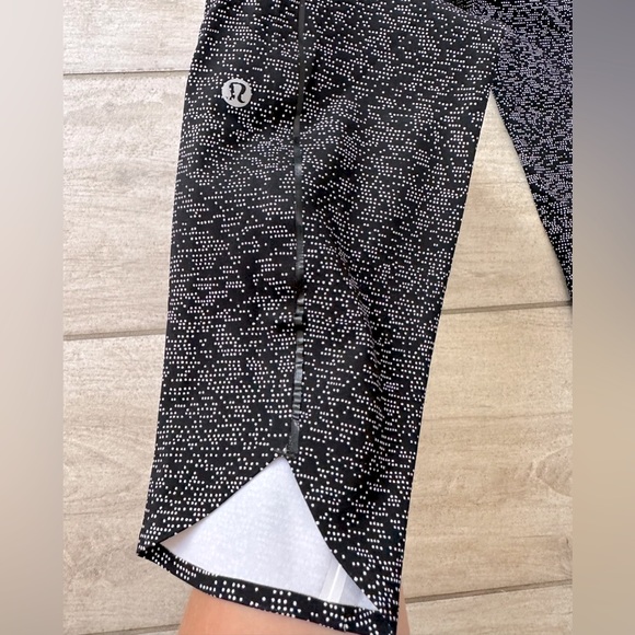 *SOLD*Lululemon Quick Pace 7/8 Cropped Soundwave Alpine Tights Size 6 - Picture 7 of 15